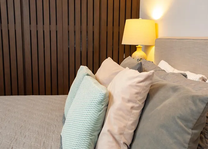 Marina 1br Sofabed Near With Private Jacuzzi *
